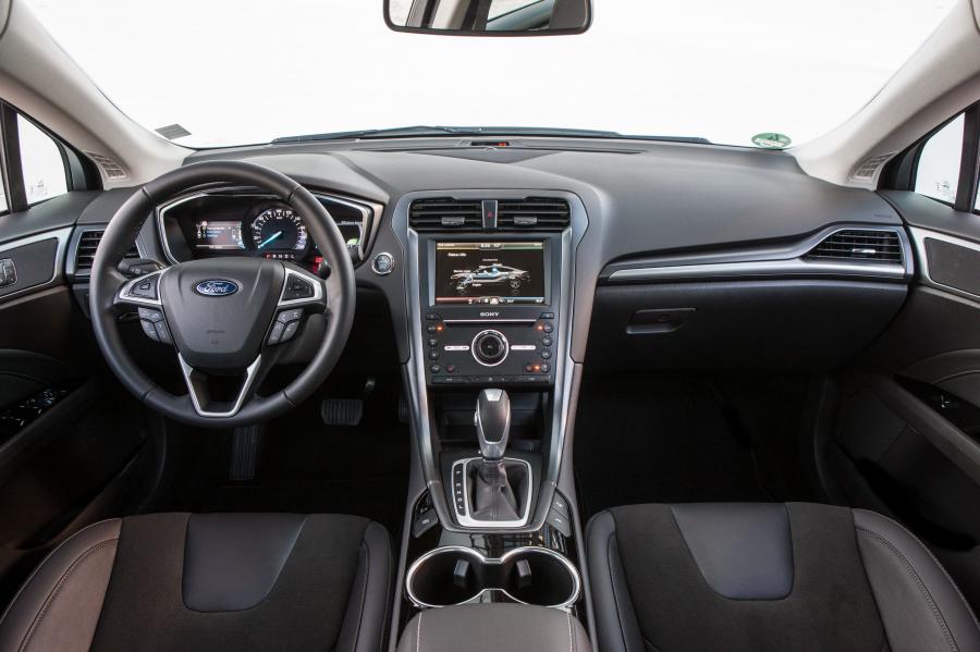  Ford Mondeo Hybrid Sedan 2014 года  (фото 14 из 19)